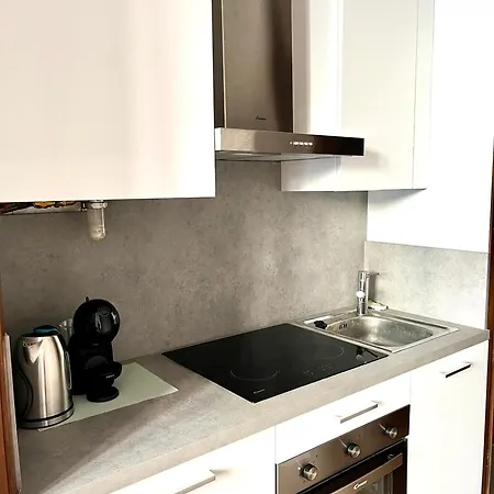New San Lazzaro House 2 Boho Style -piazza Pontida Apartment *